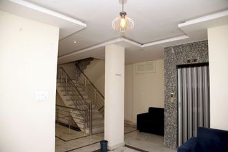 อื่นๆ 4 Majestic Hotel and Restro