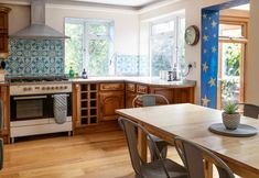 อื่นๆ 2 Charming Frome Retreat With 4 Bedrooms