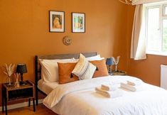 อื่นๆ 6 Charming Frome Retreat With 4 Bedrooms