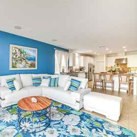 Primary image1Coastal, Canal-front Oxnard Home ~ 1 Mi to Beach!,文图拉县飯店