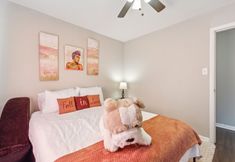 기타 6 Uptown Serenity Quiet Neighborhood 3 Bedroom Home by RedAwning