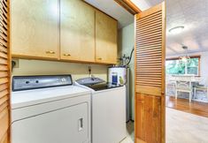 其他 6 Beachfront Anderson Island Escape: Rainier Views!