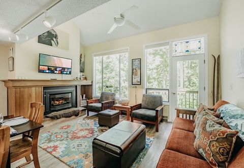 Others 82sw - Fireplace - W/d - Kitchen - Sleeps 4 2 Bedroom Condo by RedAwning