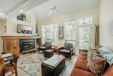 Others 82sw - Fireplace - W/d - Kitchen - Sleeps 4 2 Bedroom Condo by RedAwning