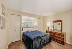 Others 5 82sw - Fireplace - W/d - Kitchen - Sleeps 4 2 Bedroom Condo by RedAwning