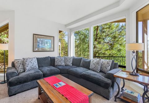 Others Snowcap Escape at Mount Bachelor