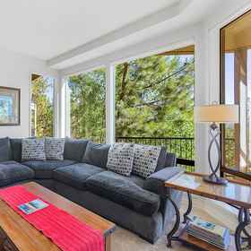 Primary image 1 Snowcap Escape at Mount Bachelor, Central Oregon Community College Hotels