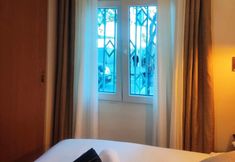 Others 2 STUDIOS OR PRIVATE ROOMS