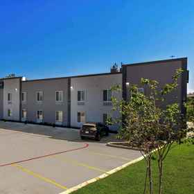 Primary image1Clarion Pointe 飯店,River Legacy Living Science Center飯店