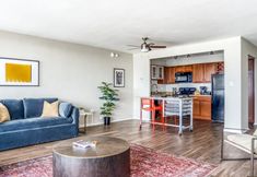 Others 3 Cozysuites 800 Tower 2BR w sky Pool gym 29