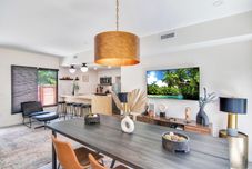 Others 4BR Sleeps 10 Pet Friendly w/ Bbq!