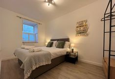 Others 3 Stunning Reverse Level Townhouse in Penzance