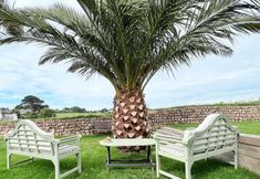 Others 7 Gorgeous Spacious Bungalow Serene Garden Parking