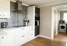 Others 4 Gorgeous Spacious Bungalow Serene Garden Parking