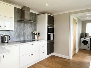 Others 4 Gorgeous Spacious Bungalow Serene Garden Parking