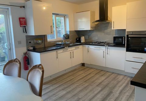 Lain-lain Sittingbourne Serenity - Spacious 4-bed House