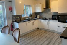 Lain-lain Sittingbourne Serenity - Spacious 4-bed House