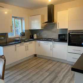 Primary image1錫廷伯恩 Serenity - 寬敞的四臥室房子,FireFields Gymnastics飯店