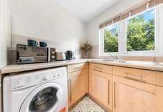 Lain-lain 6 Cosy London Apartment Near Canary Wharf