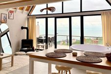 Lainnya Hangalow House