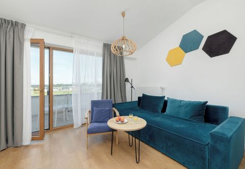 其他 Blue and Yellow Apartment by Renters