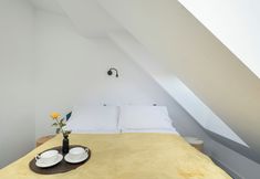 其他 4 Blue and Yellow Apartment by Renters