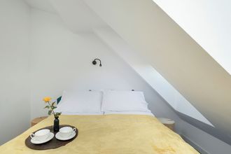 其他 4 Blue and Yellow Apartment by Renters