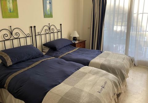 Others 2 Bed Apartment Sleeps 4 - Pool Access - Garden