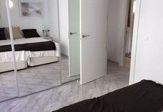 Others 2 Apartment Sleeps 4 Near Beach