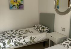 Others 4 2 Bed-sleeps 4-private Patio-pool-aircon