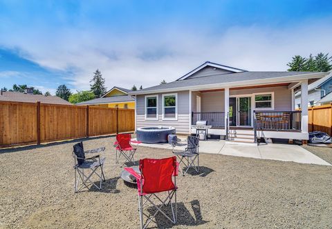 Others Charming Westport Abode w/ Hot Tub, Deck & Yard!