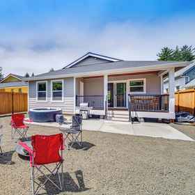 Primary image1西港迷人住所,附熱水浴缸、露台和庭院!,Coastal Interpretive Center飯店