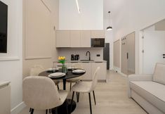 อื่นๆ 7 Bright Apartment for 4 People by Renters