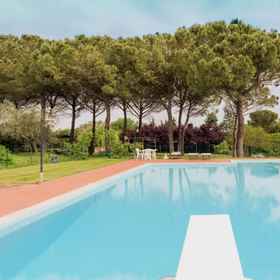 Room 1 Myrtle apt With Shared Pool, Bastia Umbra Apartments