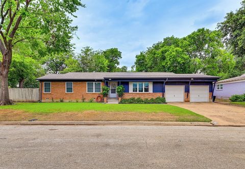 Others 9 Mi to Dtwn: Fort Worth Home w/ Patio & Yard