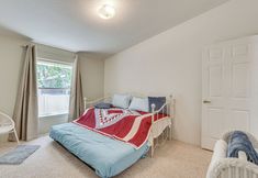 Others 4 Waterfront Shady Cove Home w/ Fishing Deck!