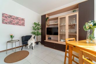 อื่นๆ 4 Scarlet Apartment with Garden