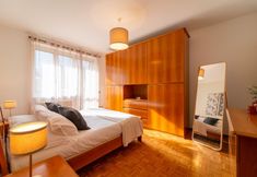 อื่นๆ 3 Scarlet Apartment with Garden