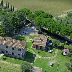 Room 1 Cornflower apt With Shared Pool, Bastia Umbra Apartments