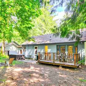 Primary image 1 Rhododendron Retreat w/ Hot Tub: Steps to River!, Zigzag Inn Hotels