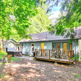 Primary image1Rhododendron Retreat w/ Hot Tub: Steps to River!,The Courses at Resort at the Mountain飯店