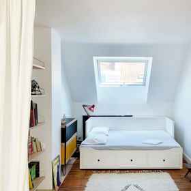 Room 1 อาร์คิเท็ค การ์เด้น เฮาส์, โรงแรม & ที่พัก A&O Shearman