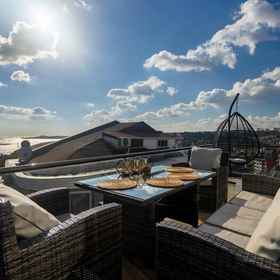 Room1Bosphorus View Duplex w Terrace in Ortakoy,伊斯坦布尔別墅