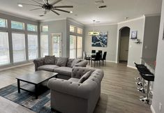 อื่นๆ 5 Spacious 5-bedroom Home for Large Family