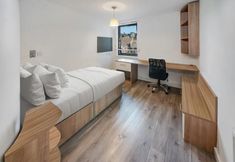 Lain-lain 4 Student Only Chapter Islington in London