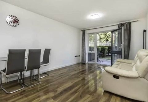 Others Cosy Feltham Apartment With 2 Bedrooms