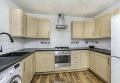 Others 4 Cosy Feltham Apartment With 2 Bedrooms