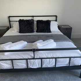 Primary image 1 House - Sleeps 14 - Pets Ok - Parking - Garden, Tonbridge and Malling District Hotels