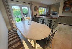 Others 4 King Arthur's Rest - Sleeps 10, Hot Tub & Garden