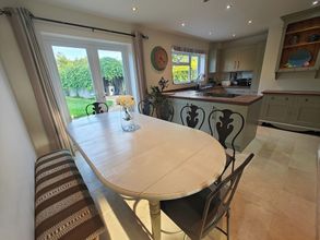 Others 4 King Arthur's Rest - Sleeps 10, Hot Tub & Garden